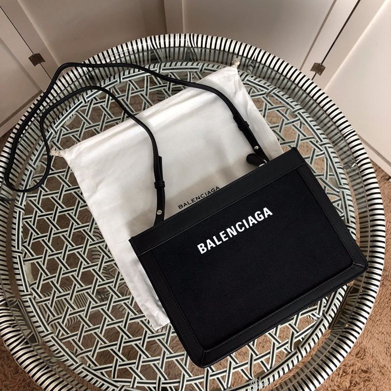 欲しい♡超限定♪バレンシアガ ネイビー ポシェット M コピー ショルダーバッグ クラッチ 339937AQ37N1000通販